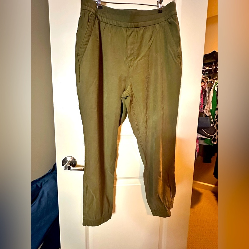 Old Navy Petite L jogger jean. Olive color.